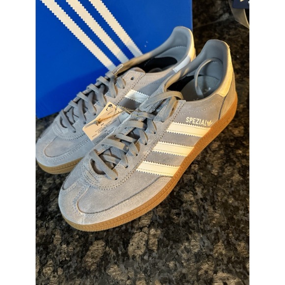Athletic_Shoes